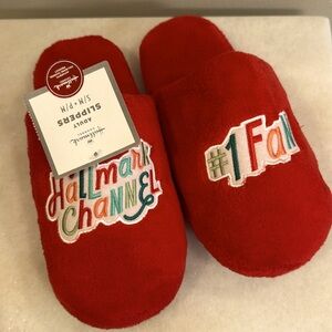 NWT Hallmark Adult Slippers